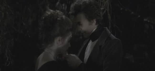 Dracula and Lucy Photo: Universal Pictures